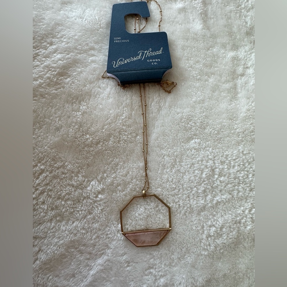 Universal thread necklace